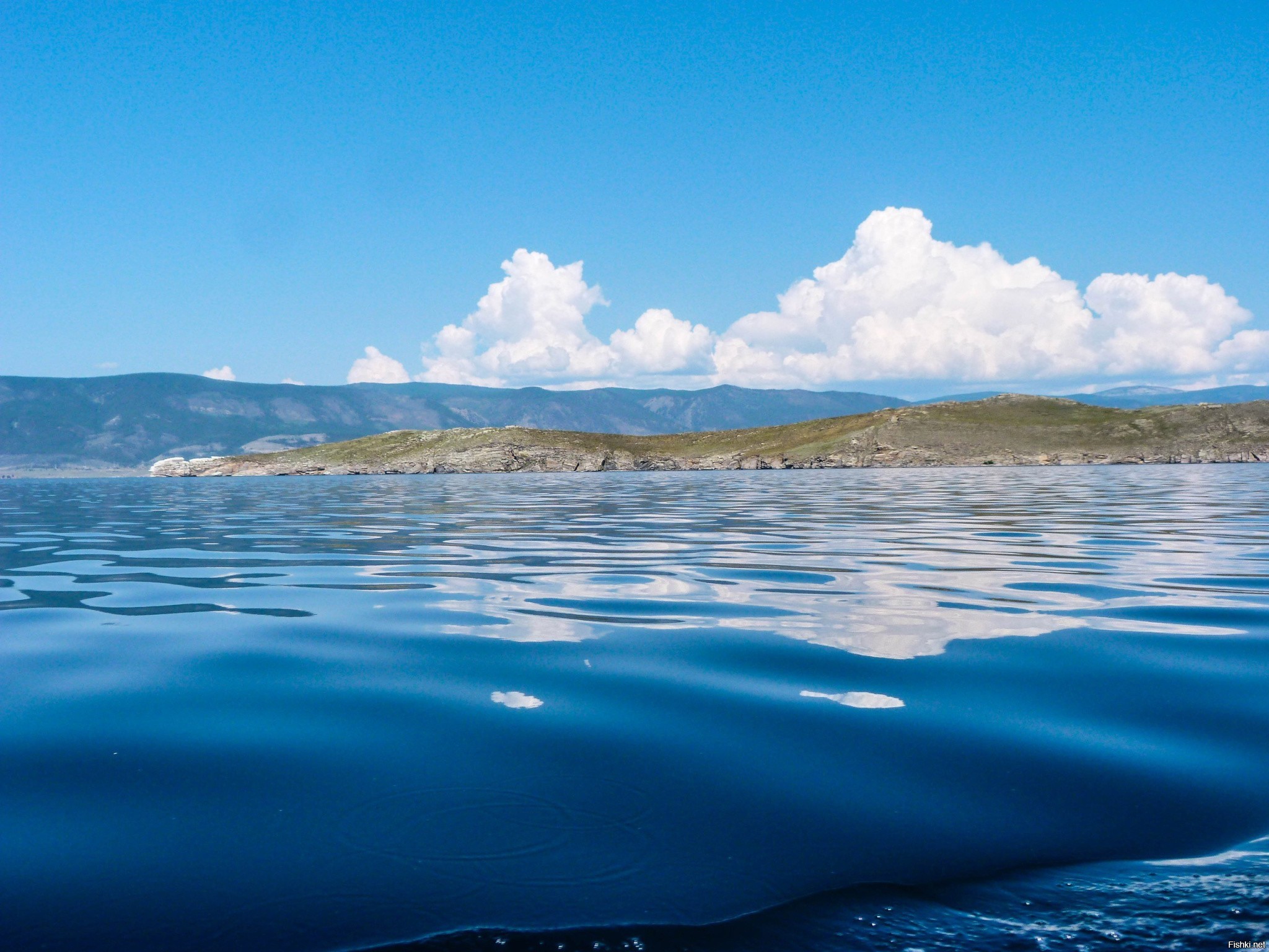 Прозрачность воды в озерах. Озеро Байкал вода. Озеро Байкал Байкальская вода. Озеро Байкал прозрачность воды. Байкал (озеро, Северо-Казахстанская область).