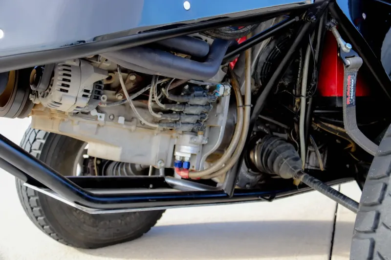Багги Desert Dynamics с двигателем Chevrolet V8, который может ездить по дорогам общего пользования