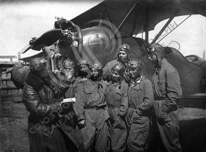 Инструкторская группа парашютистов с командиром Андреевым. 1939 год. Челябинск