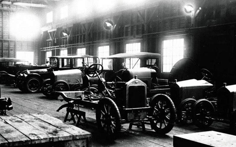 Лицензионные автомобили Wolseley в сборочном цеху Ishikawajima, 1918 год