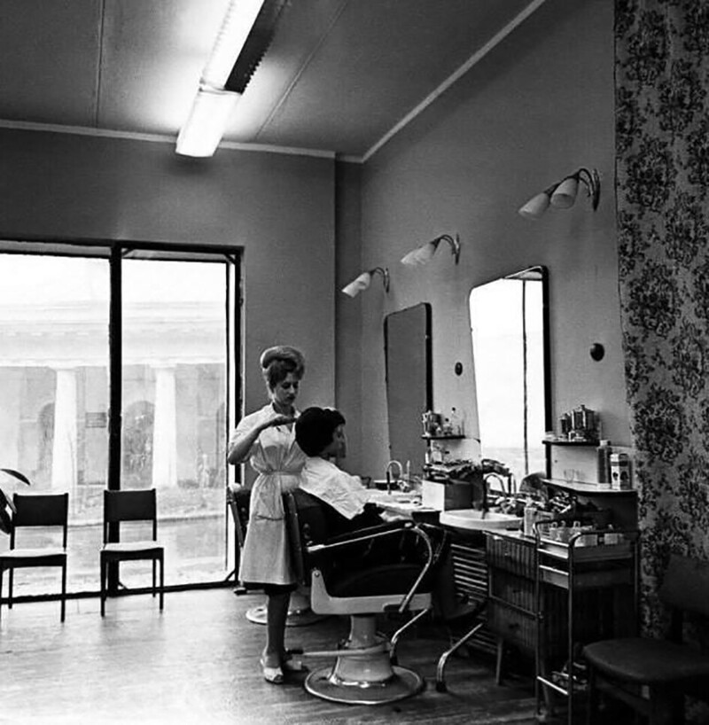 В парикмахерской. Кострома, СССР, 1964 год.