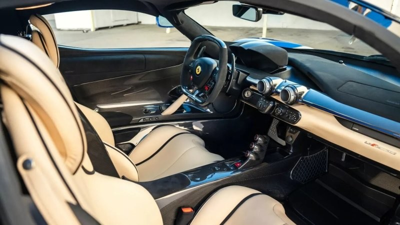 Ожидается, что Ferrari LaFerrari будет продана с аукциона за 4,5 миллиона долларов