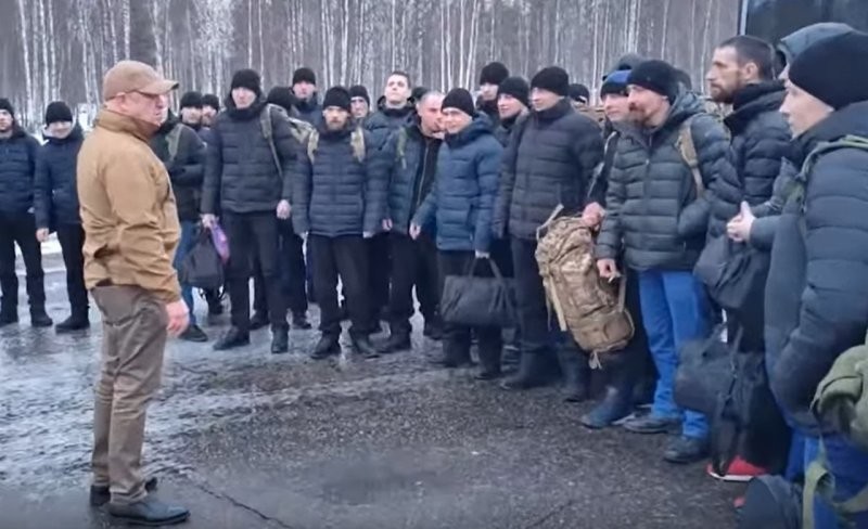 "Прошли кровь, говно и сахар": Евгений Пригожин встретился с экс-заключенными, вернувшимися из зоны СВО
