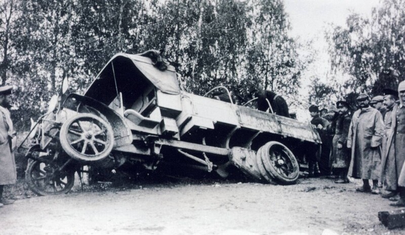 Авария немецкого грузовика Adler L 35PS под Орлом во время второго в России испытательного пробега военных грузовиков, 1912 год