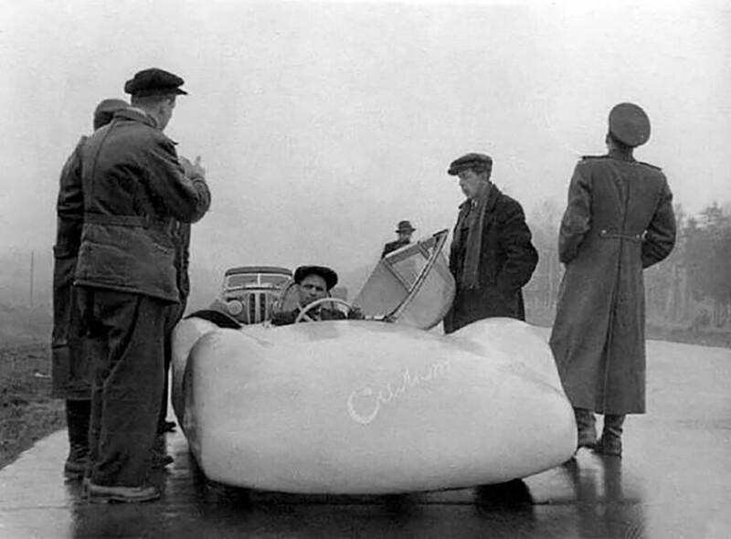 Первая модель москвича «Салют» собрана в 1950 году была собрана. Машина уникального дизайна, ранее такого не видали в СССР