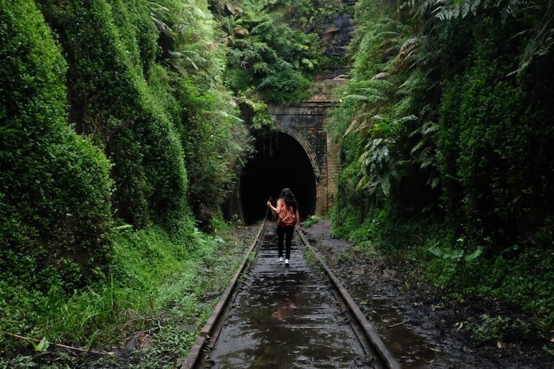 Заброшенный туннель в Австралии привлекает толпы туристов