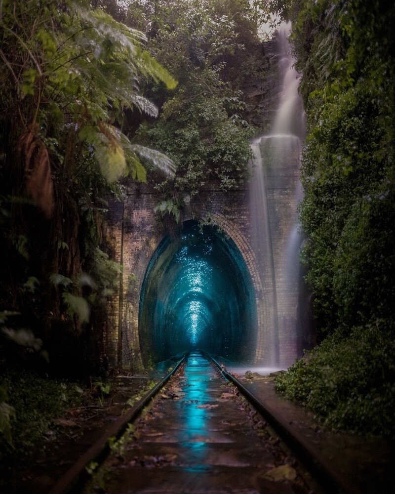 Заброшенный туннель в Австралии привлекает толпы туристов