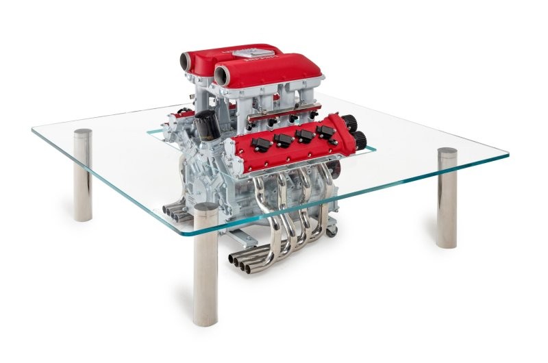 Необычный журнальный столик c двигателем Ferrari 360 Modena