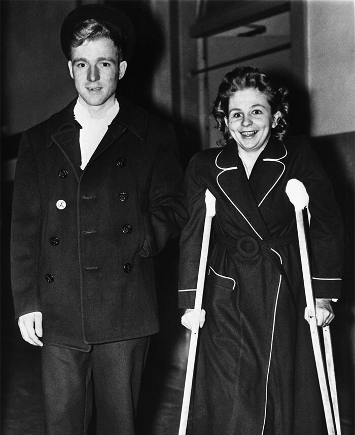 23. Женщина на снимке — Бетти Лу Оливер. В 1945 году она пережила падение в лифте с 75 этажа в Эмпайр Стейт Билдинг