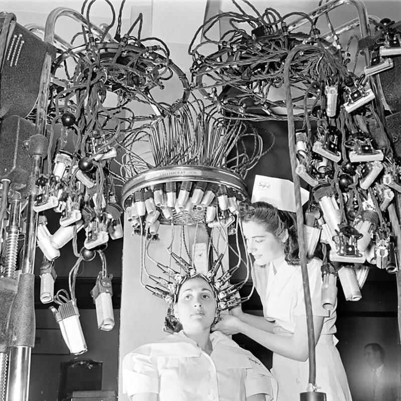 Аппарат для перманентной завивки в школе красоты, 1940 год