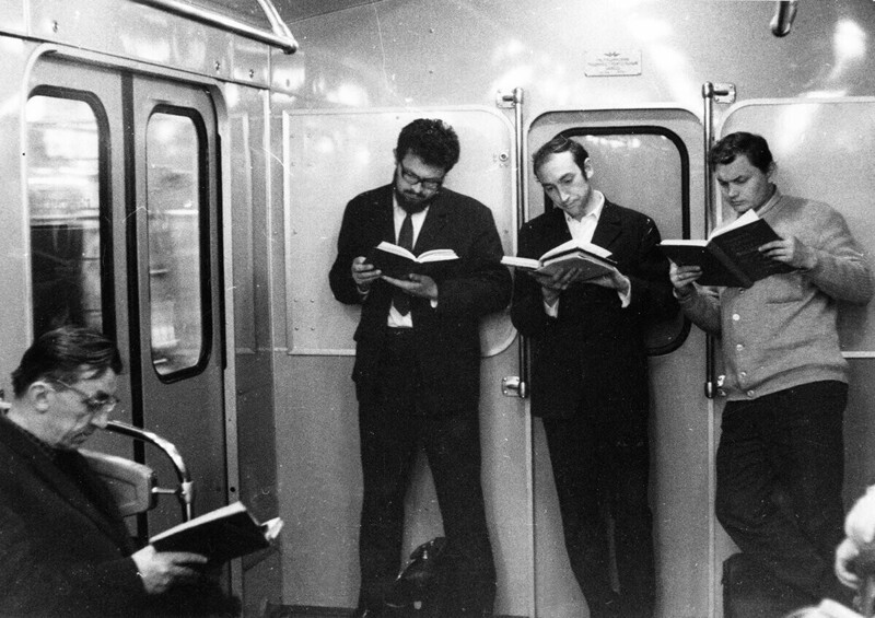 "Читающий народ". Метро, Москва, 1970 год