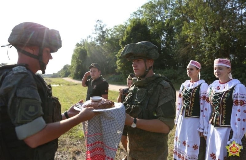 Россия тайно перебрасывает военных в Беларусь в цистернах