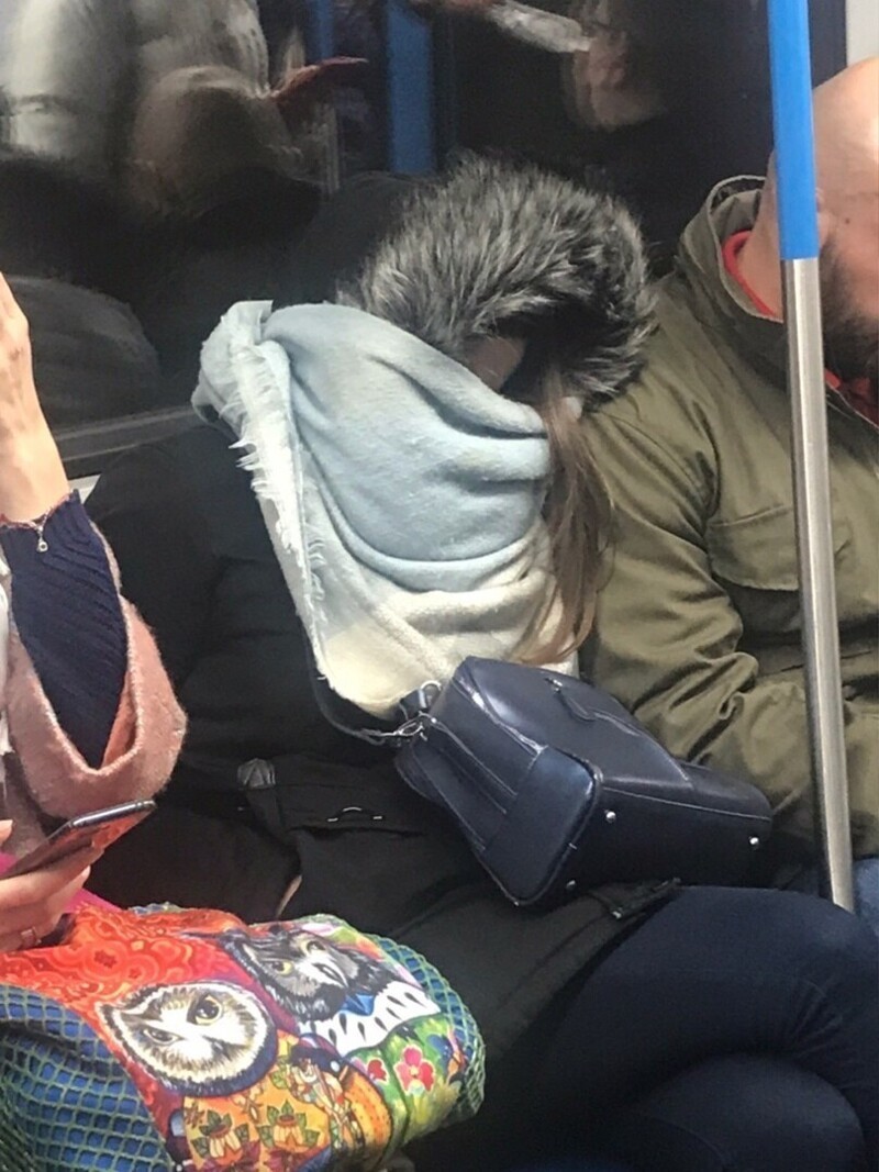 11. Сон - вот чем чаще всего занимаются москвичи в метро