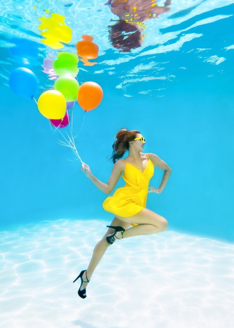 Девушка под водой. На фото - фридайвер и четырехкратная чемпионка мира по синхронному плаванию Кристина Макушенко. Фотограф Sarah Teveldal