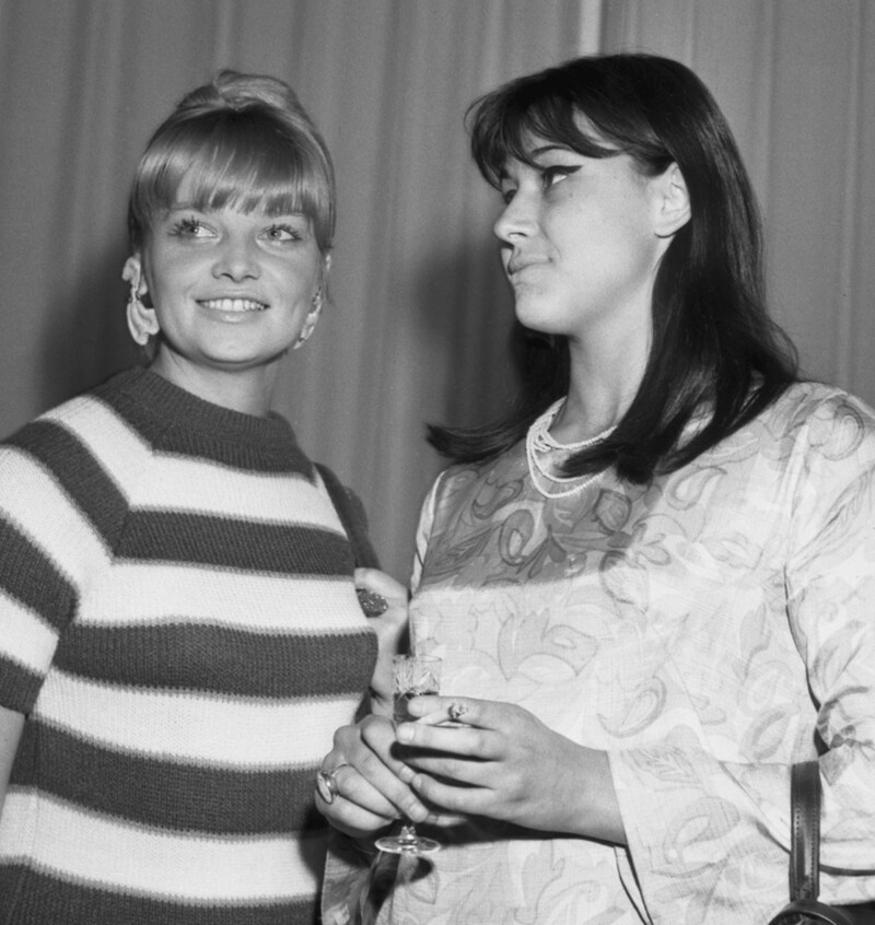 Актриса Наталья Кустинская и болгарская актриса Елена Райнова, 1967 год