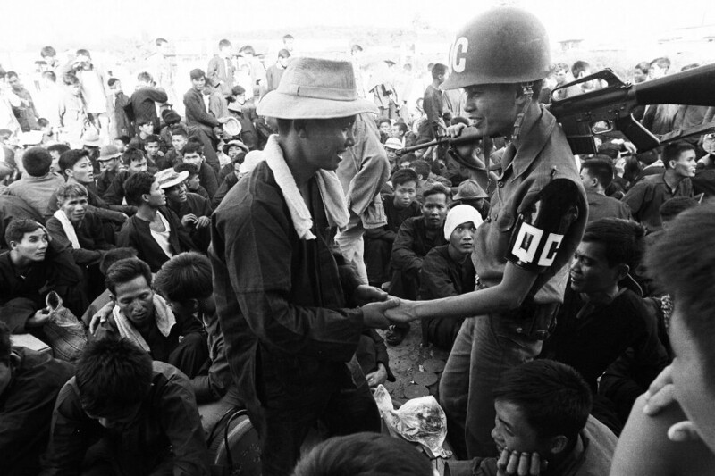 28 января 1973 года. Фукуонг, Южный Вьетнам. Освобожденные военнопленные.
