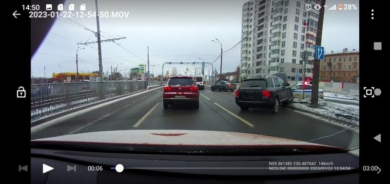 В Петербурге лихач на Porsche Cayenne устроил гонки с полицией и протаранил 7 машин