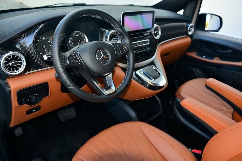 Офис на колёсах Mercedes-Benz Luxury Metris стоит больше, чем настоящий Maybach