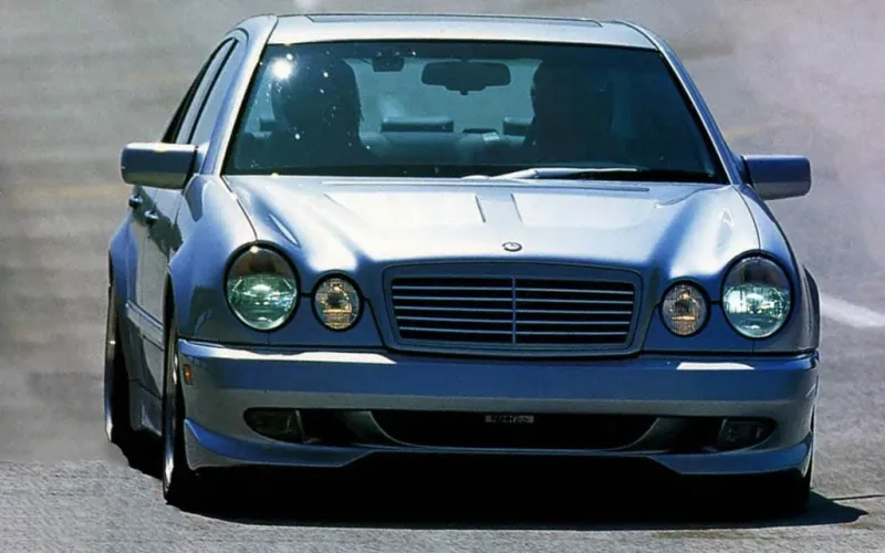 Mercedes-Benz RENNtech E7.4RS: самый быстрый седан 90-х