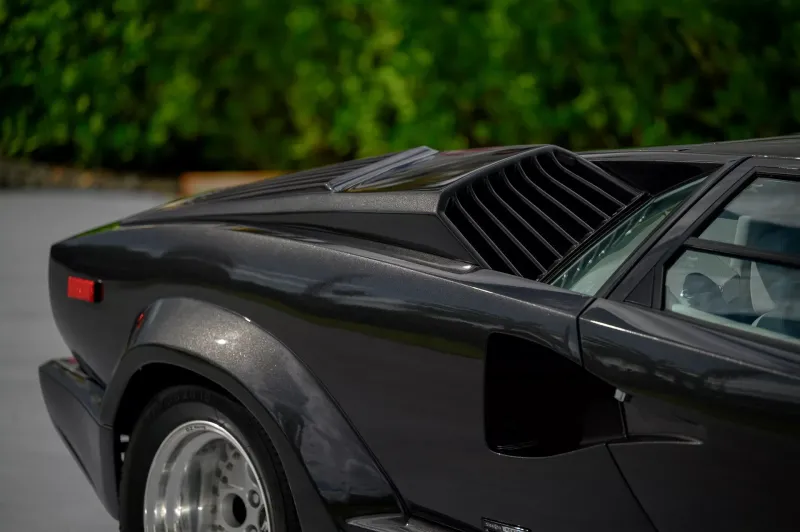 «Капсула времени» за миллион долларов: Lamborghini Countach 1990 года проехал всего 250 километров с момента выпуска