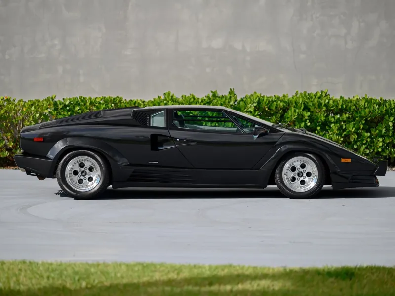 «Капсула времени» за миллион долларов: Lamborghini Countach 1990 года проехал всего 250 километров с момента выпуска