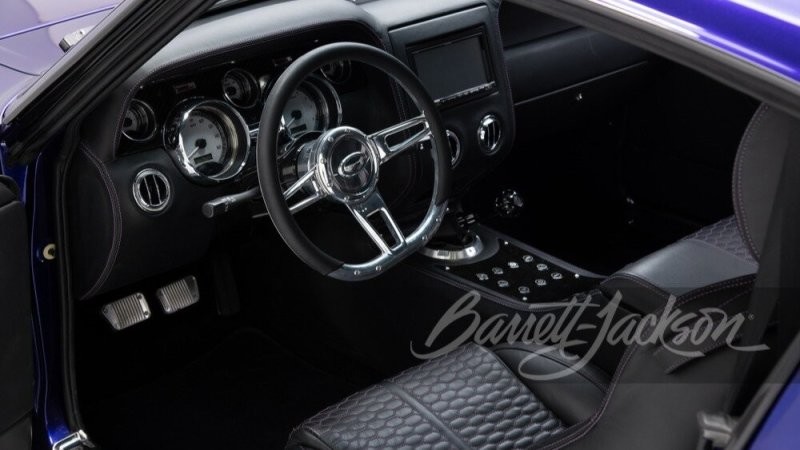 Эффектный рестомод «Venom»: Ford Mustang 1965 года, у которого от "Мустанга" почти ничего не осталось