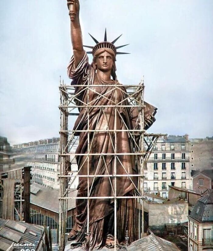 Статуя Свободы в Париже перед тем, как её разобрали и перевезли в США, 1886 год