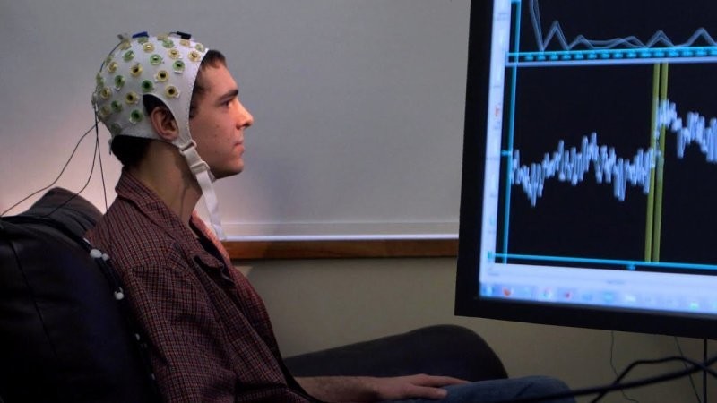 Нейроинтерфейс для общения парализованных пациентов
