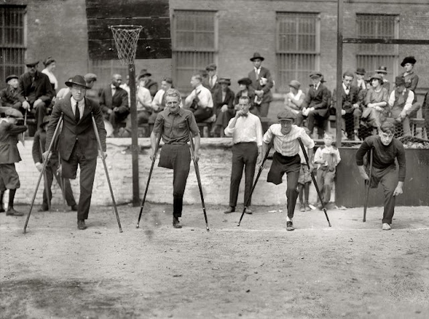 Инвалиды после великой. Спорт 19 век. Парад инвалидов первой мировой. Инвалиды в 20 веке.