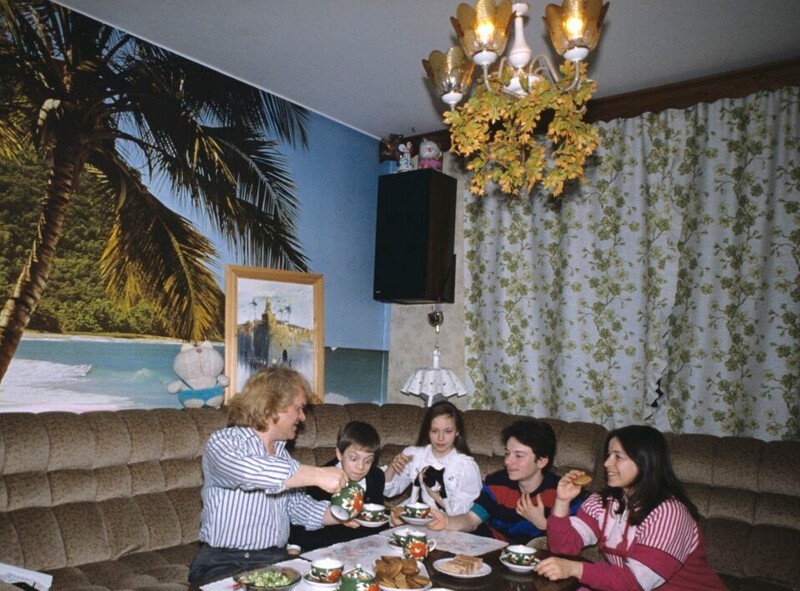 Юрий Куклачев с женой Еленой и детьми Володей, Катей и Дмитрием, 1993 год