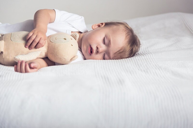 Как отучить ребенка спать на руках - Что делать если ребенок спит только на руках