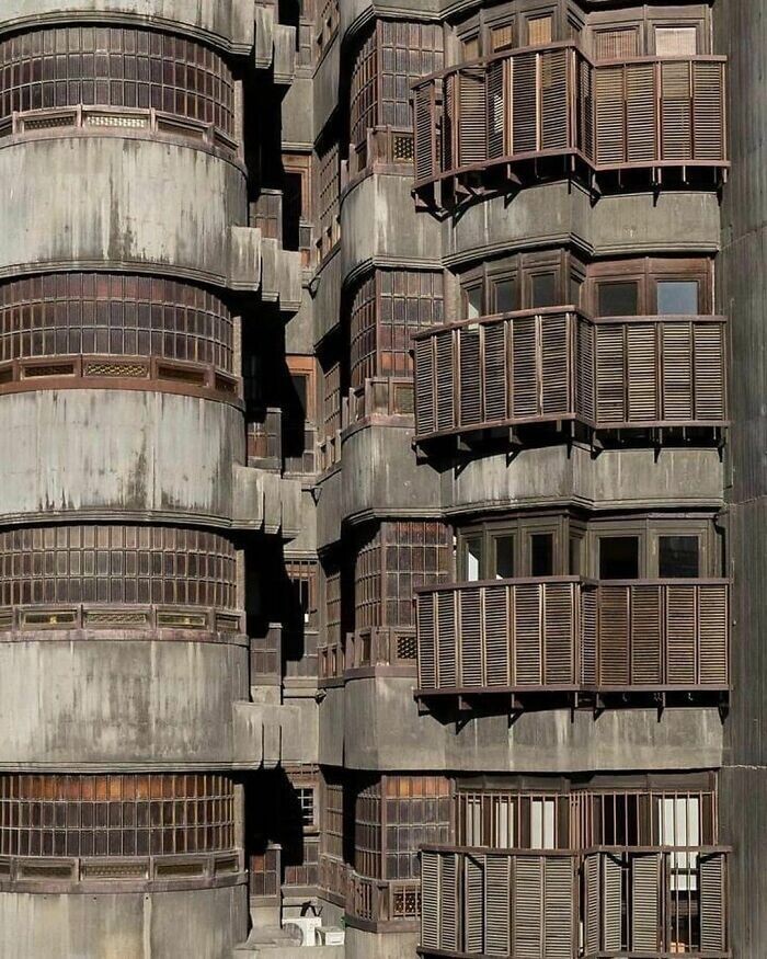 1.  Здание Torres Blancas в Мадриде. Архитектор: Франсиско Хавьер Саэнс де Оиса, 1961 г.