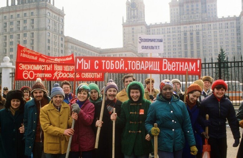 Студенты МГУ идут на субботник, 1979 год, Москва