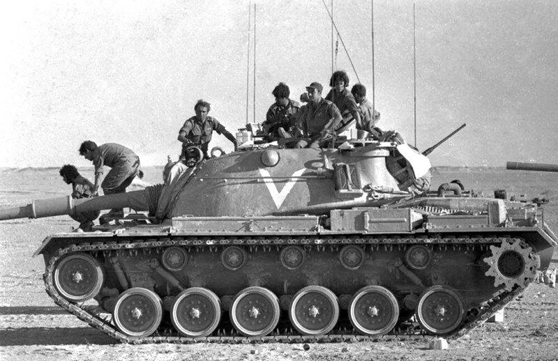 Это танк Magach-3 армии обороны Израиля во время войны Судного дня. Октябрь 1973 года