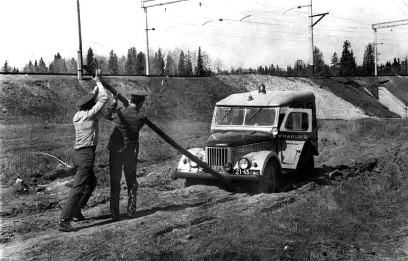Застряли! ГАЗ-69 милиции Шалинского района Свердловской области, 1970-е годы
