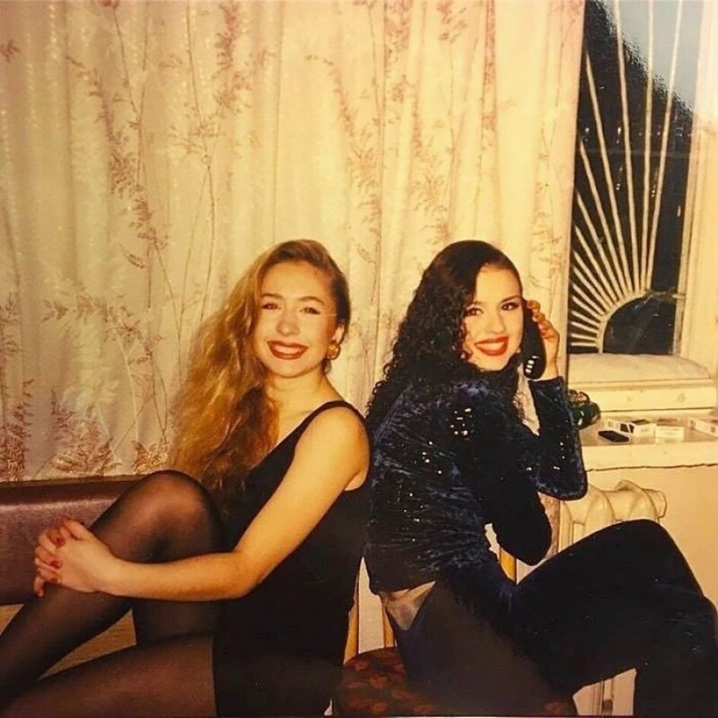 Российские фигуристки Анастасия Гребенкина и Анна Семенович. Россия, 1990-е годы