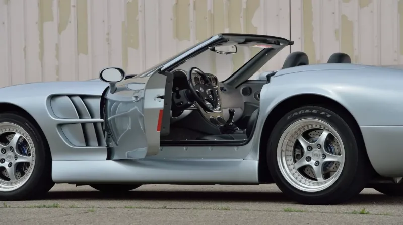 Отпразднуйте столетие Кэрролла Шелби на его единственном чистокровном автомобиле Shelby Series 1
