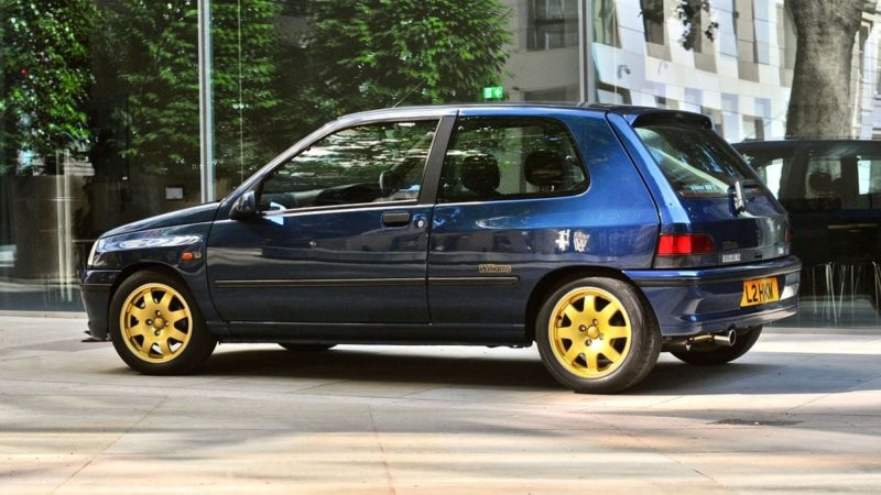 Один из лучших хот-хэтчей Renault Clio Williams великолепно отреставрирован для аукциона