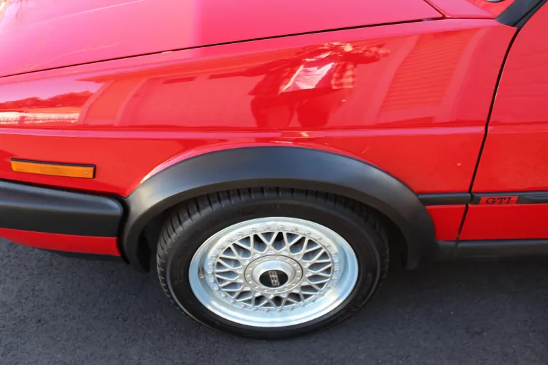 Volkswagen Golf GTI 1992 года с пробегом более 85 тысяч километров продан за ошеломляющую сумму