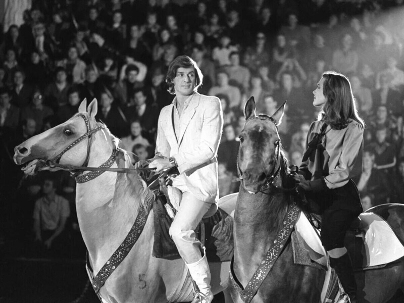 Александр Абдулов и Ирина Алферова на арене Московского цирка во время подготовки новогодней передачи «Аттракцион», 1982 год
