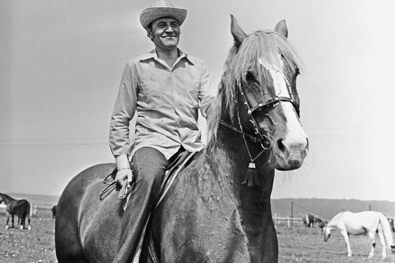 Николай Дроздов на лошади, 1979 год