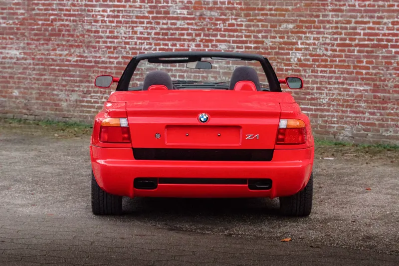 Странный случай: абсолютно новый  BMW Z1 1990 года с пробегом миллион километров