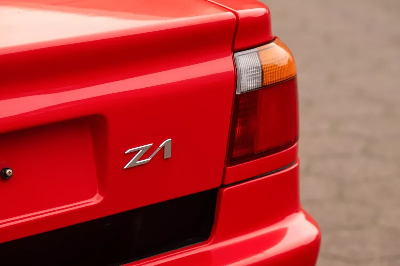 Странный случай: абсолютно новый  BMW Z1 1990 года с пробегом миллион километров