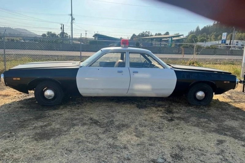 Полицейский автомобиль — или два: странная поделка, основаная на двух Dodge Polara