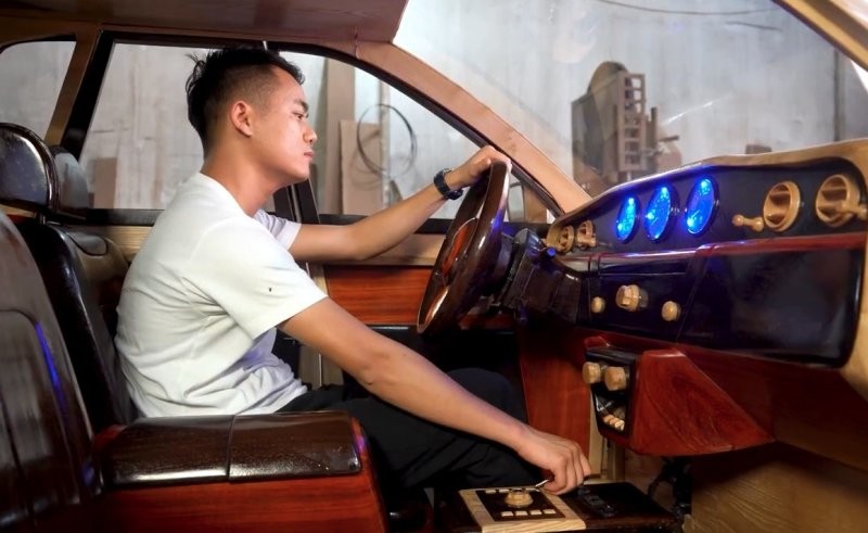 Шестиколёсный Rolls-Royce из дерева: вьетнамец построил игрушку для сына