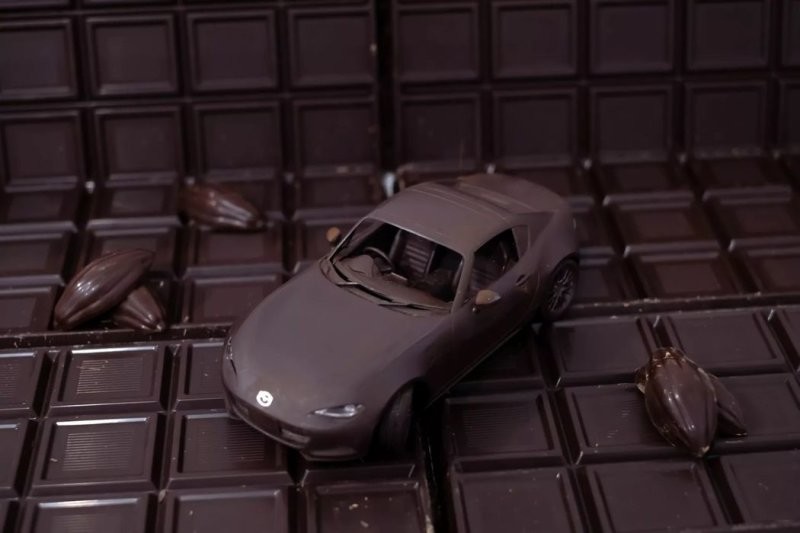 Эта очаровательная шоколадная Mazda MX-5 была сделана на День святого Валентина