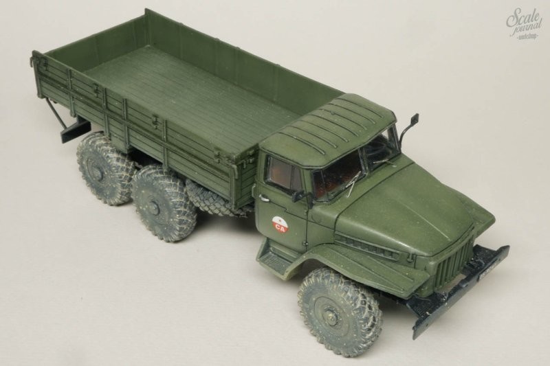 Урал-377 - гражданский грузовик в армии