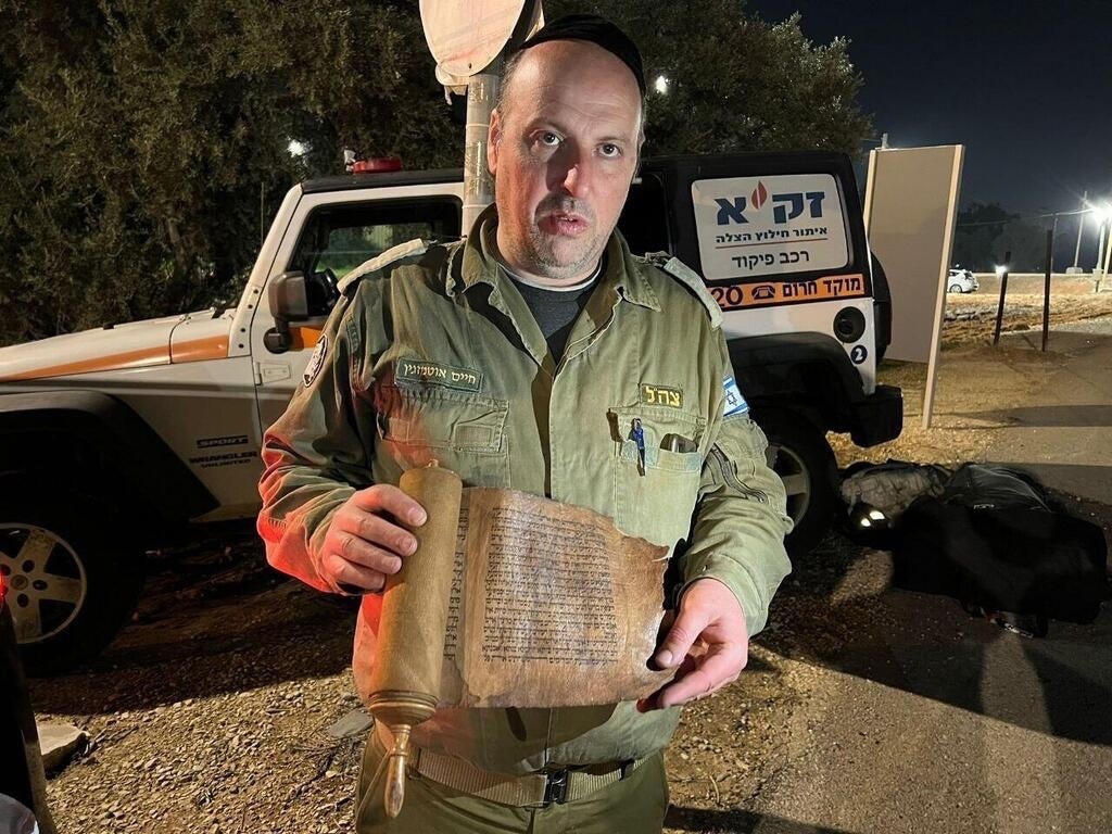 Израильские спасатели контрабандой вывезли из Турции уникальный свиток - часть Торы