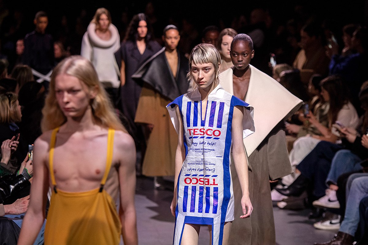 На неделе высокой моды в Лондоне вышли БДСМ-модели, мужики в женском