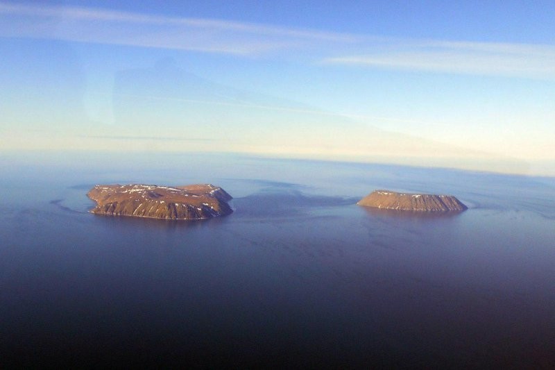 Острова Диомида между которыми 4 км и 21 час разницы